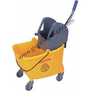 榨水車